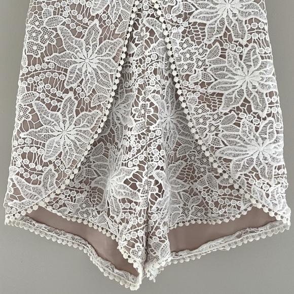 Love Tree White Lace Romper Size Small - Picture 3 of 5